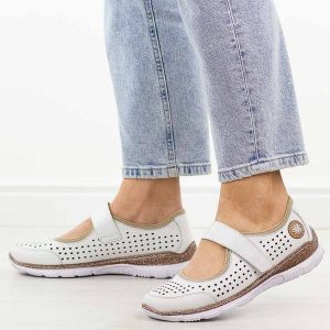 Białe skórzane półbuty damskie T.Sokolski 2922. Białe półbuty Sokolski, na jesień, bez wzorów, z jeansu, z okrągłym noskiem, bez obcasa, na płaskiej podeszwie, bez zapięcia. Za 319,00 zł.