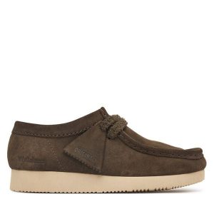 Półbuty Clarks. Zielone półbuty Clarks, bez wzorów, bez obcasa, na płaskiej podeszwie, bez zapięcia. Za 429,99 zł.