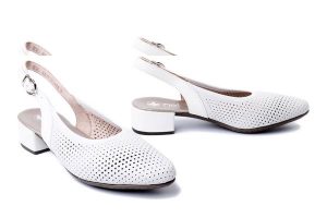 RIEKER 47066-80 white, czółenka damskie. Białe czółenka Rieker, w ażurowe wzory, bez obcasa, na obcasie, bez zapięcia. Za 271,92 zł.