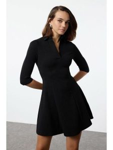 Trendyol Sukienka w kolorze czarnym rozmiar: XL. Czarne sukienki Trendyol, xl, bez wzorów, bez kołnierzyka, bez ramiączek, mini. Za 57,06 zł.