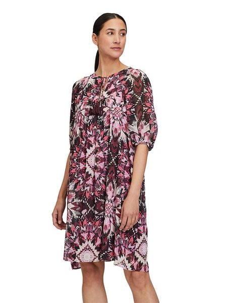 CARTOON Sukienka w kolorze jasnoróżowo-fioletowym rozmiar: 38. Różowe sukienki Cartoon, na co dzień, bez wzorów, bez kołnierzyka, bez ramiączek, midi, proste. Za 153,45 zł.