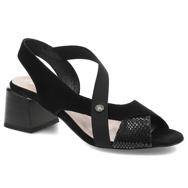 Sandały damskie Lamanti, wykonany ze skóry naturalnej zamszowej z krzyżującymi się paskami ażurową wstawką z przodu i szerokim obcasem klockowym , cz. Czarne sandały Lamanti, w ażurowe wzory, ze skóry, bez obcasa, na obcasie, bez zapięcia. Za 219,00 zł.