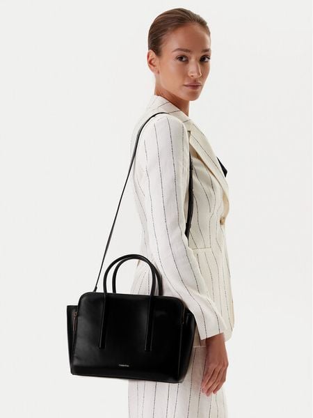 Calvin Klein Torebka Carryall Mini Leather Tote Bag LV04F3034G Czarny. Czarne torebki klasyczne Calvin Klein, bez wzorów, ze skóry, bez dodatków. Za 696,99 zł.