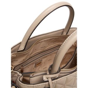 Torebka Guess. Brązowe kuferki Guess, z aplikacjami, bez dodatków. Za 679,99 zł.