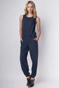 Granatowy Elegancki Kombinezon bez Rękawów. Niebieskie kombinezony Lanti, l, bez wzorów, z materiału, eleganckie, bez kołnierzyka, bez ramiączek. Za 189,90 zł.
