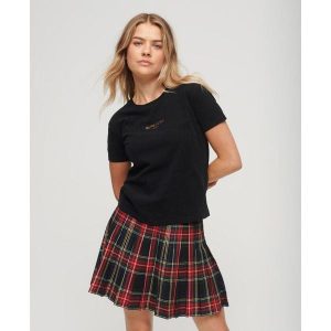 Luksusowa, dopasowana krótka koszulka sportowa z logo. Czarne koszulki sportowe Superdry, bez wzorów, bez ramiączek. W wyprzedaży za 110,25 zł.