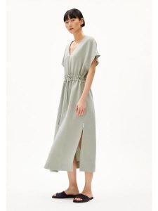 Armedangels Sukienka "Maaholina" w kolorze miętowym rozmiar: XS. Zielone sukienki ARMEDANGELS, na imprezę, s, bez wzorów, z wiskozy, klasyczne, bez kołnierzyka, bez ramiączek, maxi. Za 248,58 zł.