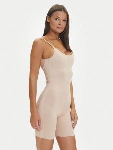 Chantelle Kombinezon modelujący Basic Shaping C35060 Beżowy. Brązowe kombinezony Chantelle, bez wzorów, z syntetyku, bez kołnierzyka, bez ramiączek. Za 439,99 zł.