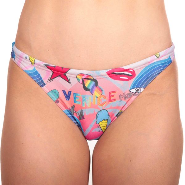 Figi do kostiumów kąpielowych dla kobiet Mako Sunkissed. Czerwone figi MAKO, bez wzorów. Za 191,50 zł.