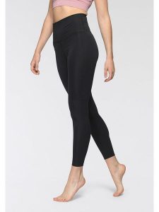 Nike Sportswear Legginsy sportowe w kolorze czarnym rozmiar: XS. Czarne legginsy Nike Sportswear, xs, bez wzorów, z materiału, outdoorowe. Za 87,61 zł.