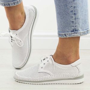 Białe wt/wt skórzane ażurowe półbuty damskie T.Sokolski W26-01. Białe półbuty Sokolski, na lato, w ażurowe wzory, z jeansu, z okrągłym noskiem, bez obcasa, bez zapięcia. Za 209,00 zł.