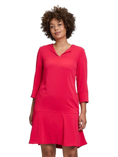 CARTOON Sukienka w kolorze czerwonym rozmiar: 38. Czerwone sukienki Cartoon, na co dzień, bez wzorów, bez kołnierzyka, bez ramiączek, midi, proste. Za 127,65 zł.