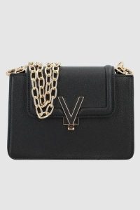 VALENTINO Czarna torebka Queens. Czarne torebki klasyczne Valentino by Mario Valentino, bez wzorów, bez dodatków. W wyprzedaży za 399,99 zł.