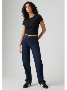 Levi's Dżinsy - Comfort fit - w kolorze granatowym rozmiar: W26. Niebieskie jeansy Levi's®, z aplikacjami, ze skóry. Za 208,45 zł.