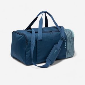 Torba sportowa Kipsta Essential 55 l. Niebieskie torby podróżne i sportowe DECATHLON, bez wzorów, z materiału, na ramię, średnie. Za 69,99 zł.