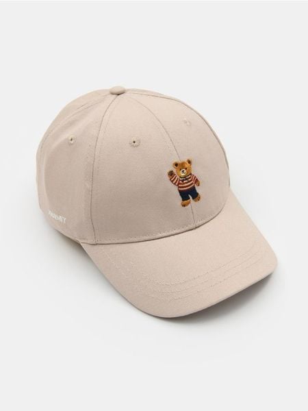 Czapka z daszkiem z haftowanym misiem - beżowy. Brązowe czapki Sinsay, bez wzorów. Za 15,99 zł.