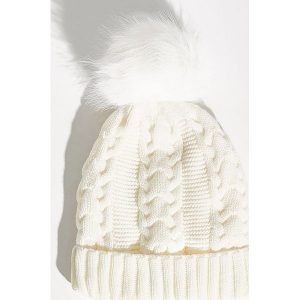 Czapka z puszystym pomponem - Kremowy. Białe czapki marki Sinsay. Za 24,99 zł.