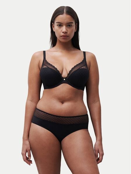 Chantelle Figi klasyczne Norah Chic C16M40 Czarny. Czarne figi Chantelle, bez wzorów, z syntetyku. Za 89,99 zł.