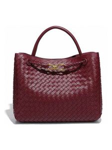 SUVRAI Torebka w kolorze bordowym - 30 x 23 x 13 cm rozmiar: onesize. Czerwone torebki klasyczne SUVRAI, bez wzorów, z materiału, bez dodatków. Za 152,99 zł.