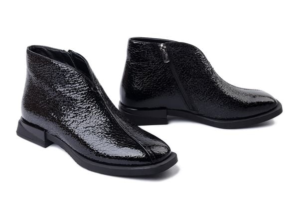 BOCCATO 049.1782 S.A 103T czarny, botki damskie. Czarne botki Boccato, bez wzorów, ze skóry, bez obcasa, na obcasie, bez zapięcia. Za 404,90 zł.