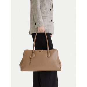 Torebka Calvin Klein. Brązowe torebki klasyczne Calvin Klein, bez wzorów, bez dodatków. Za 683,99 zł.