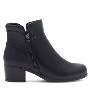 Botki Go Soft. Czarne botki Go Soft, bez wzorów, bez obcasa, na słupku, bez zapięcia. Za 249,99 zł.
