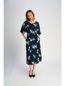 Marks & Spencer Sukienka w kolorze granatowym rozmiar: 36. Niebieskie sukienki Marks & Spencer, bez wzorów, z tkaniny, bez kołnierzyka, bez ramiączek, midi. Za 113,36 zł.