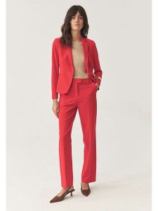 TATUUM Spodnie "Sas" w kolorze koralowym rozmiar: 36. Czerwone spodnie z wysokim stanem Tatuum, bez wzorów, z materiału, z podwyższonym stanem. Za 184,02 zł.