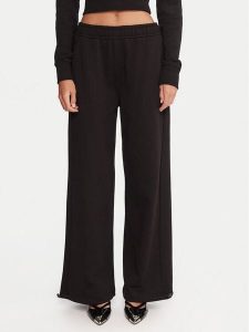 Versace Jeans Couture Spodnie dresowe 79HAAT05 CF01T Czarny Regular Fit. Czarne spodnie dresowe Versace Jeans Couture, xs, bez wzorów, z bawełny. Za 488,99 zł.
