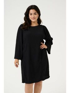 KAFFE curve Sukienka w kolorze czarnym rozmiar: S. Czarne sukienki KAFFE curve, na co dzień, s, bez wzorów, bez kołnierzyka, bez ramiączek, midi, proste. Za 104,99 zł.