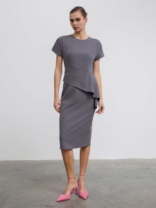 BGN Sukienka w kolorze antracytowym rozmiar: 38. Czarne sukienki BGN, na imprezę, bez wzorów, bez kołnierzyka, bez ramiączek, midi. Za 180,49 zł.