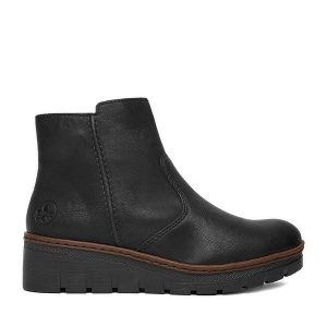 Botki Rieker. Czarne botki Rieker, bez wzorów, bez obcasa, na koturnie, bez zapięcia. Za 279,99 zł.