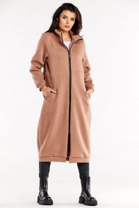 Długa bluza z kołnierzem zapinana na zamek beż. Bluzy Infinite You, l, bez wzorów, z materiału, bez kaptura. Za 319,00 zł.