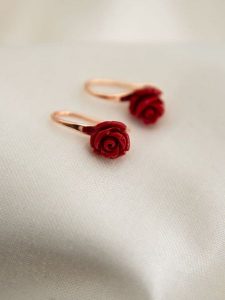 Heliophilia Kolczyki z kamieniami ozdobnymi rozmiar: onesize. Czerwone kolczyki Heliophilia, metalowe. Za 19,95 zł.