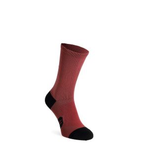 Skarpety rowerowe Fox 8 Ranger Sock. Czerwone skarpetki FOX, bez wzorów. Za 72,99 zł.