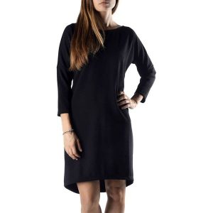 Sukienka w kolorze czarnym. Czarne sukienki marki Sexy Woman, z dekoltem na plecach. W wyprzedaży za 129,95 zł.
