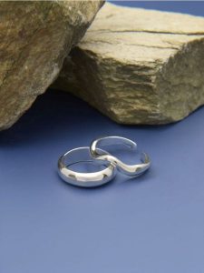 Pierścionki 2 pack - srebrny. Szare pierścionki Sinsay, srebrne. W wyprzedaży za 5,99 zł.