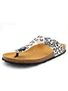 Billowy Japonki w kolorze biało-jasnobrązowym rozmiar: 35. Brązowe klapki Billowy, bez wzorów, z tworzywa sztucznego, z otwartym noskiem, bez obcasa. Za 92,64 zł.