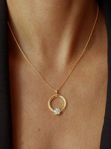 OR Carats Złota zawieszka z diamentem rozmiar: onesize. Żółte zawieszki OR Carats, z diamentem, srebrne. Za 1 979,99 zł.