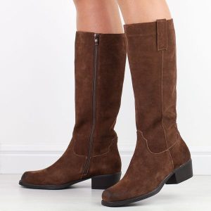 Brązowe skórzane kowbojki damskie Sergio Leone Kz268-S. Brązowe buty zimowe Sergio Leone, z nubiku, bez obcasa, na obcasie, bez zapięcia. Za 399,00 zł.