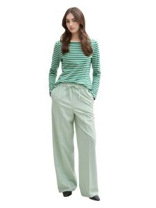 TOM TAILOR Denim Koszulka w kolorze zielonym rozmiar: XS. Zielone bluzki TOM TAILOR DENIM, xs, bez wzorów, z bawełny, bez kołnierzyka, bez ramiączek. Za 56,99 zł.