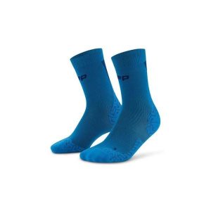 Damskie sportowe skarpety kompresyjne do połowy łydki Ultralight Core Run CEP. Niebieskie skarpetki CEP, bez wzorów, z elastanu. Za 79,00 zł.