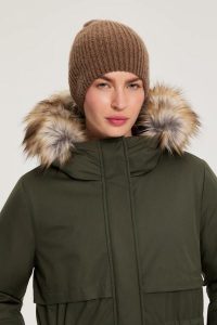 Czapka beanie brązowa. Brązowe czapki MOODO, bez wzorów, z elastanu. Za 39,99 zł.