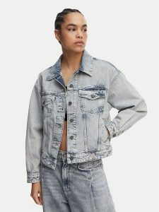 Guess Jeans Kurtka jeansowa W6GN56 D5M57 Niebieski Oversize. Niebieskie kurtki Guess Jeans, m, z aplikacjami, z bawełny, bez kaptura. Za 519,99 zł.