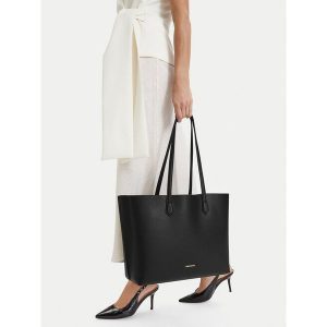 Torebka GINO ROSSI. Czarne shopper bag Gino Rossi, bez wzorów, bez dodatków. Za 299,99 zł.