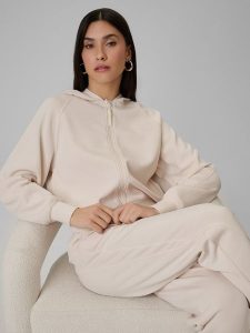 4F Bluza dresowa regular z modalem damska - beżowa XXL. Brązowe bluzy 4f, xxl, bez wzorów, z dresówki, z kapturem. W wyprzedaży za 139,99 zł.