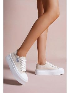 Foreverfolie Sneakersy w kolorze beżowym rozmiar: 40. Brązowe trampki Foreverfolie, bez wzorów, bez zapięcia. Za 122,96 zł.
