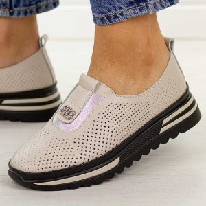 Beżowe ażurowe skórzane półbuty damskie S.Barski 7092. Brązowe półbuty S.BARSKI, na jesień, w ażurowe wzory, z jeansu, z okrągłym noskiem, bez obcasa, na płaskiej podeszwie, bez zapięcia. Za 249,00 zł.