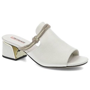 Białe Klapki Artiker Eleganckie Buty Na Obcasie. Białe klapki ARTIKER, bez wzorów, ze skóry, bez obcasa, na obcasie. Za 179,00 zł.