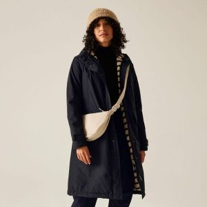 Kurtka damska przeciwdeszczowa Long Orla Kiely. Czarne kurtki Regatta, bez wzorów, z puchu, bez kaptura. Za 549,99 zł.